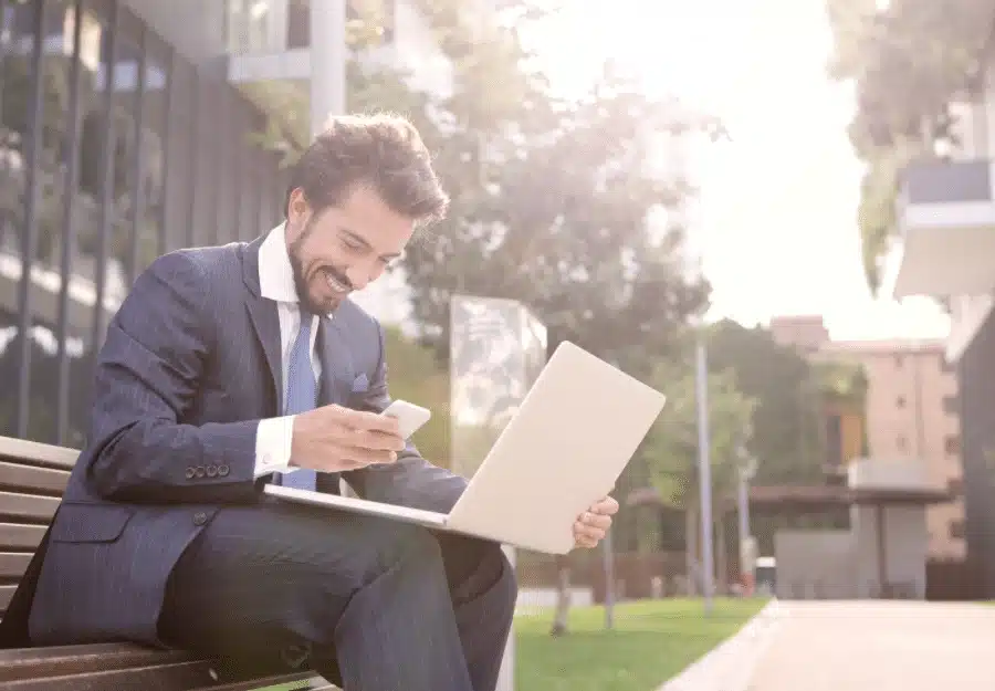 business-men-with-laptop