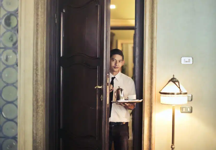 waiter-in-hotel