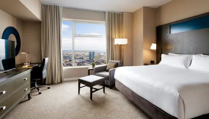 Hotel room in Toronto for Business Travelers
