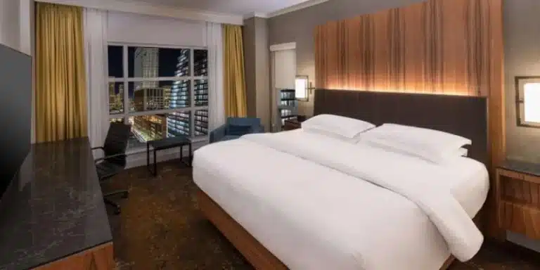 Hyatt Regency Calgary hotel room