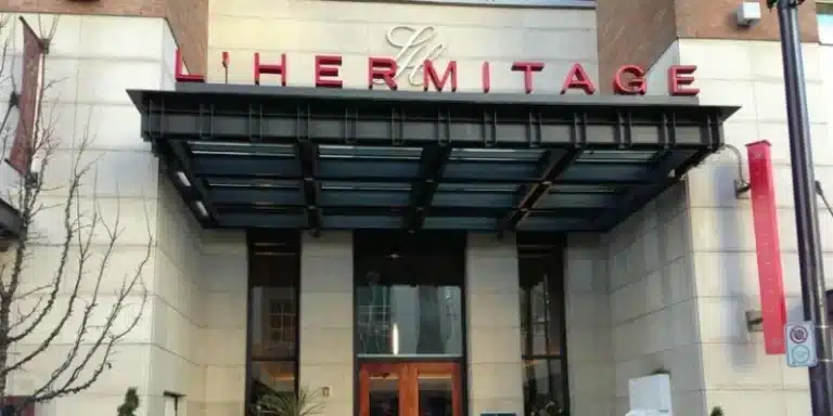 L'Hermitage Hotel entrance